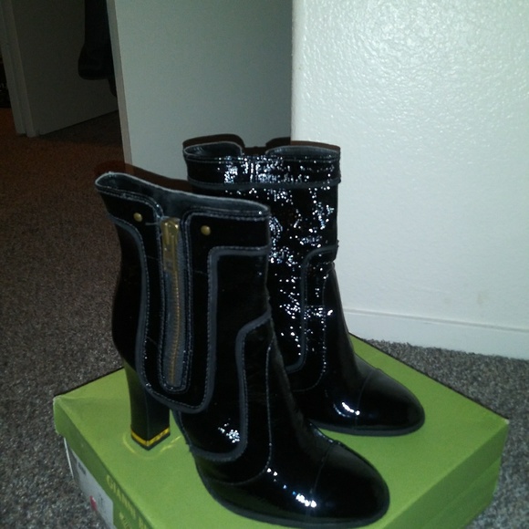 Boots - Picture 4 of 5